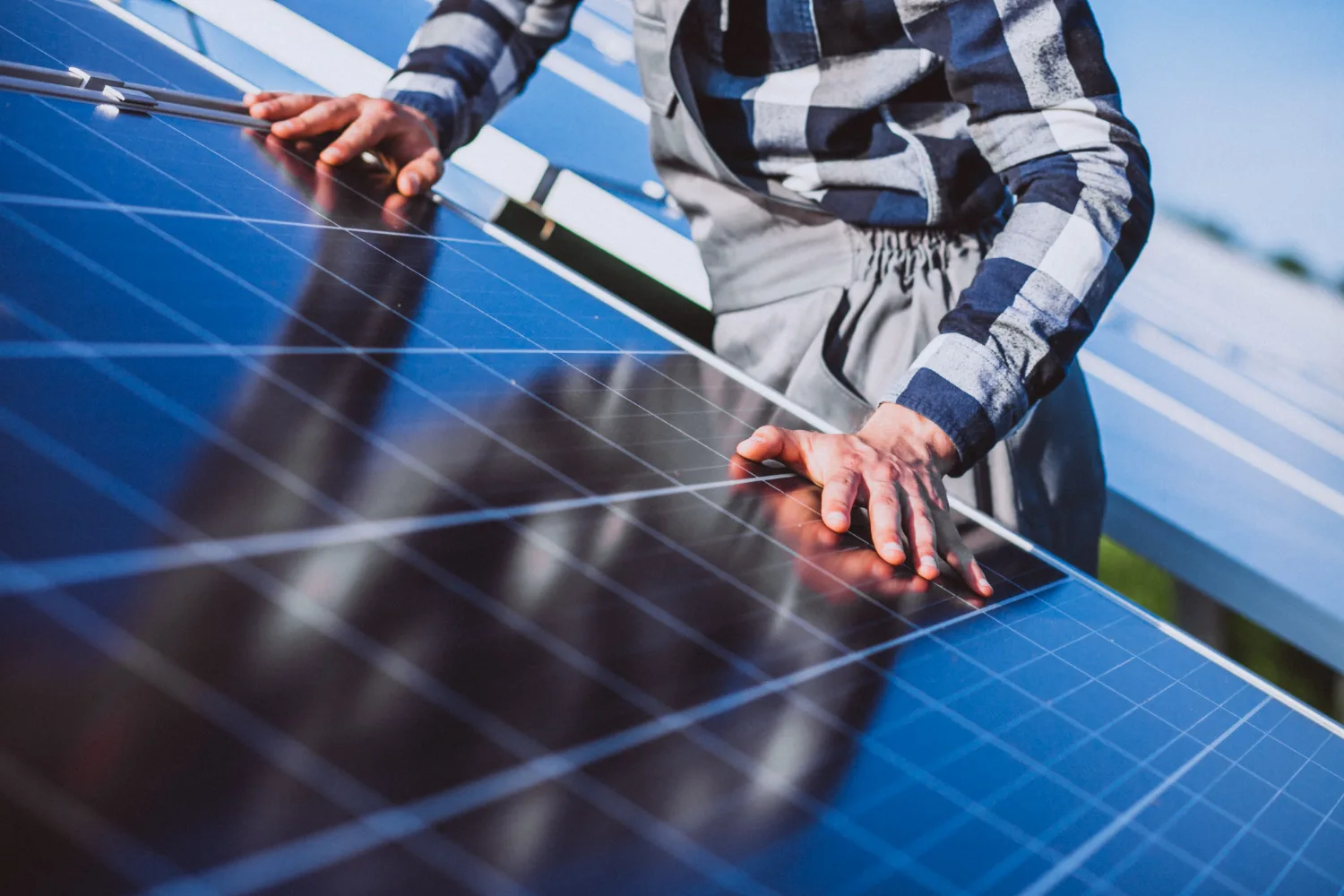 ANRE schimbă regulile de racordare pentru energia regenerabilă