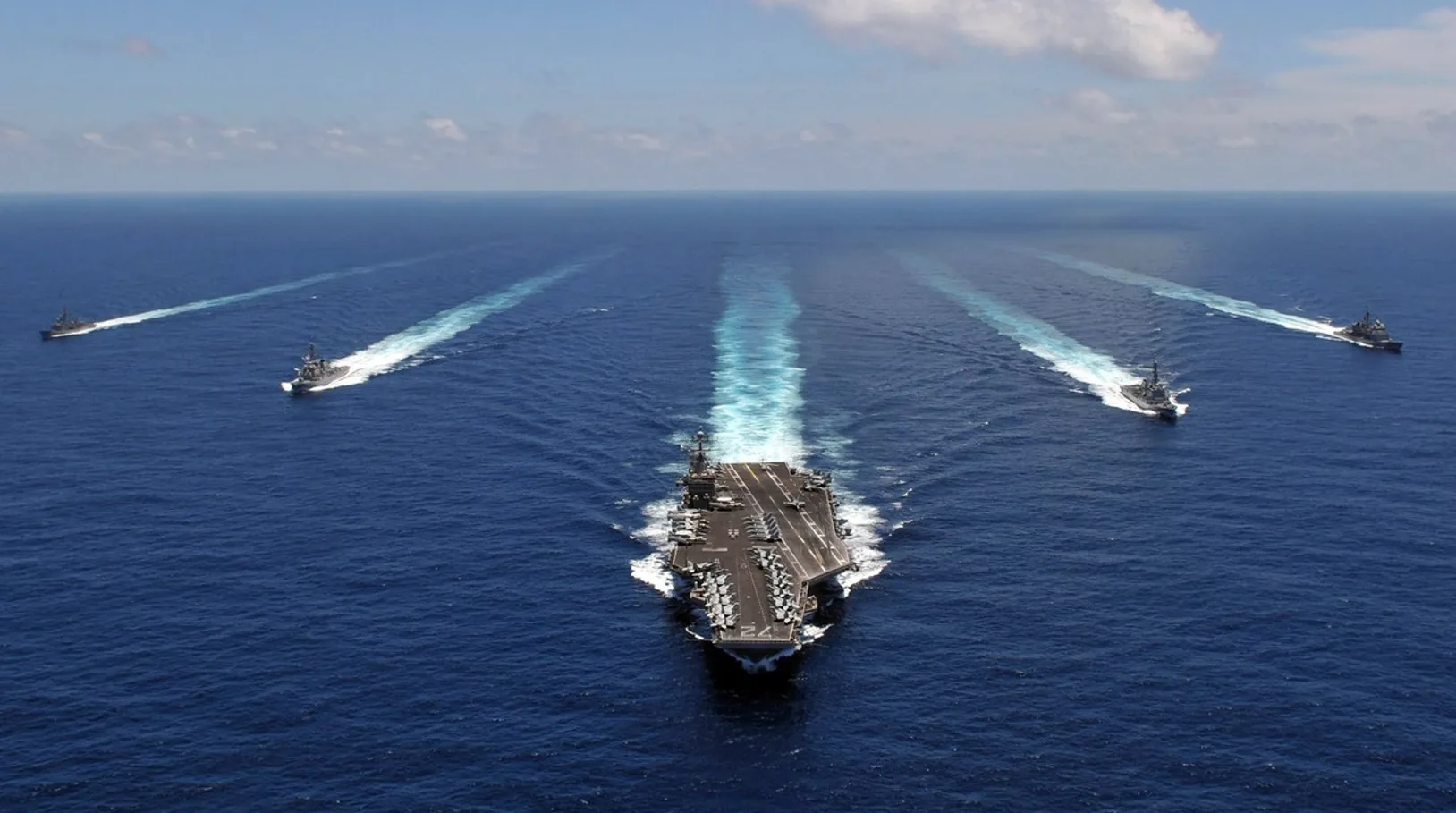 Portavionul USS Abraham Lincoln în Golful Persic vizat de Gardienii Revoluției