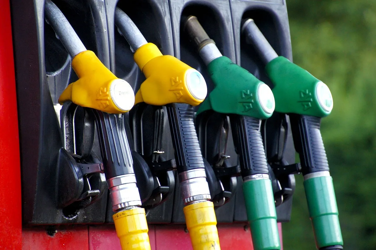 Benzina, mai scumpă decât motorina cu 19 bani în stațiile Rompetrol