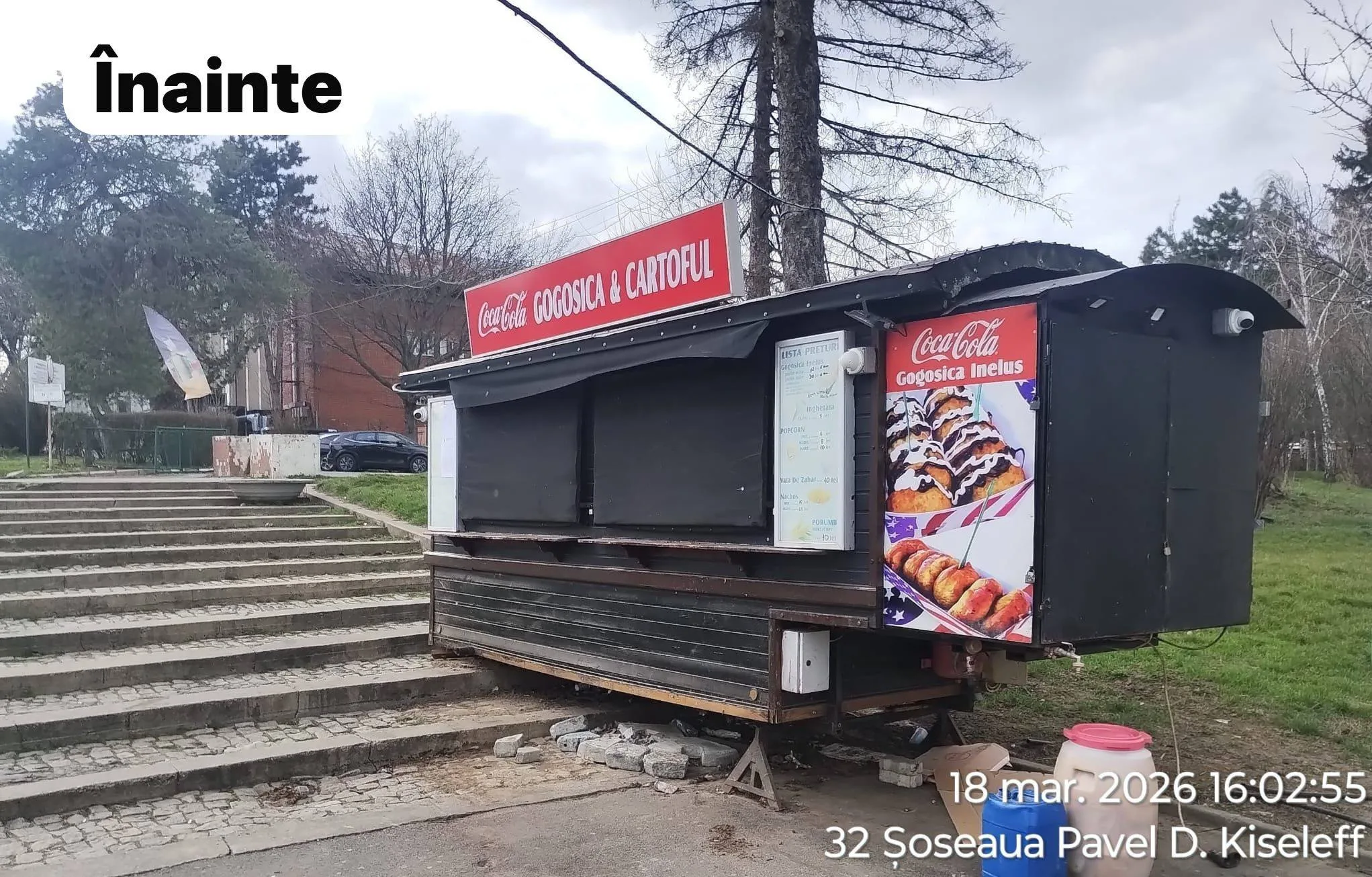 Chioșcuri ilegale dintr-un parc din București înainte de demolare