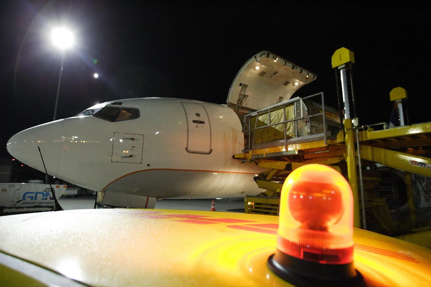 Centru logistic european monitorizat după incidente cu colete-capcană și incendii