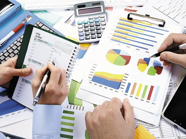 Grafice financiare cu cursul valutar, Bursa București și prețul petrolului în România