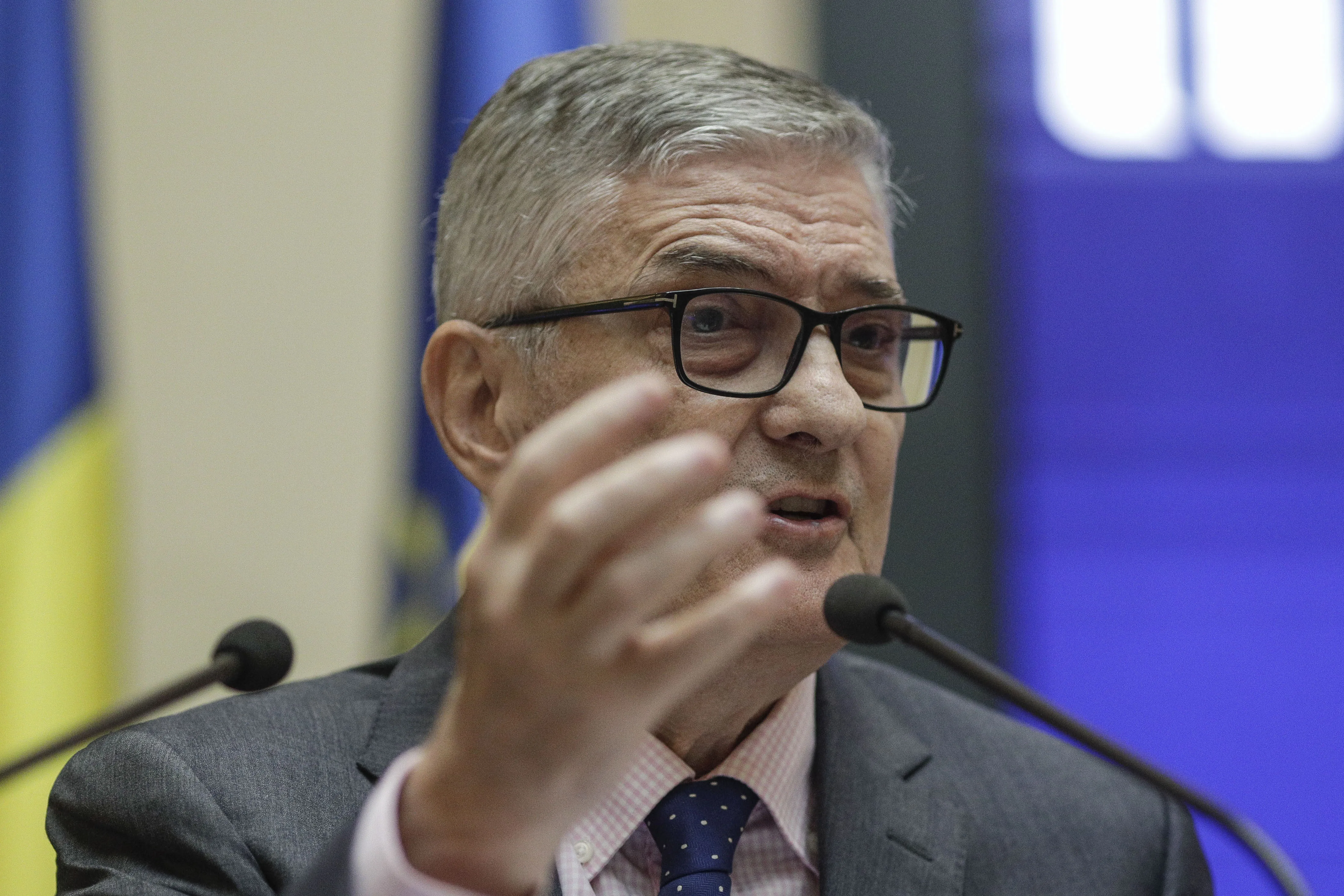 Daniel Dăianu avertizând despre dobânzile crescute și criza politică din România