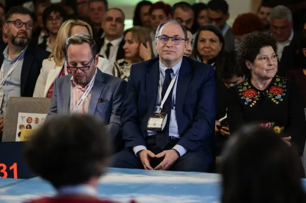 Ministrul Educației Mihai Dimian discutând despre salariile din România și exodul specialiștilor calificați