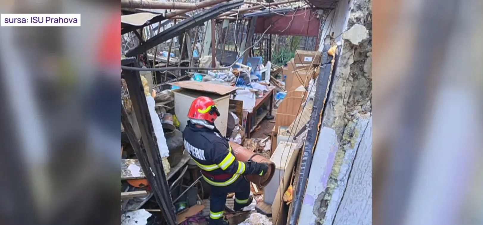 Locuință distrusă de explozie de gaz în Prahova, intervenție pompieri și SMURD