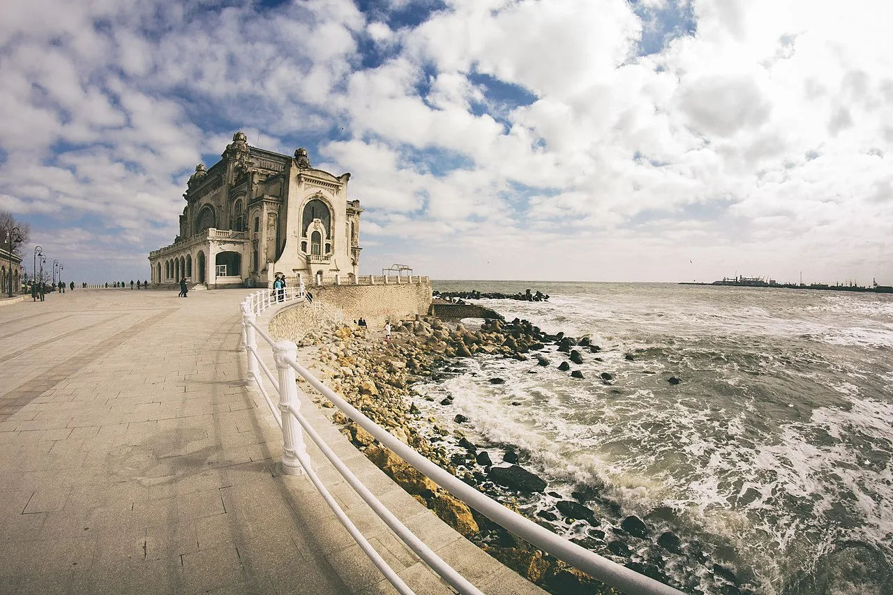 Fetiță de doi ani, moartă în ambulanță la Constanța