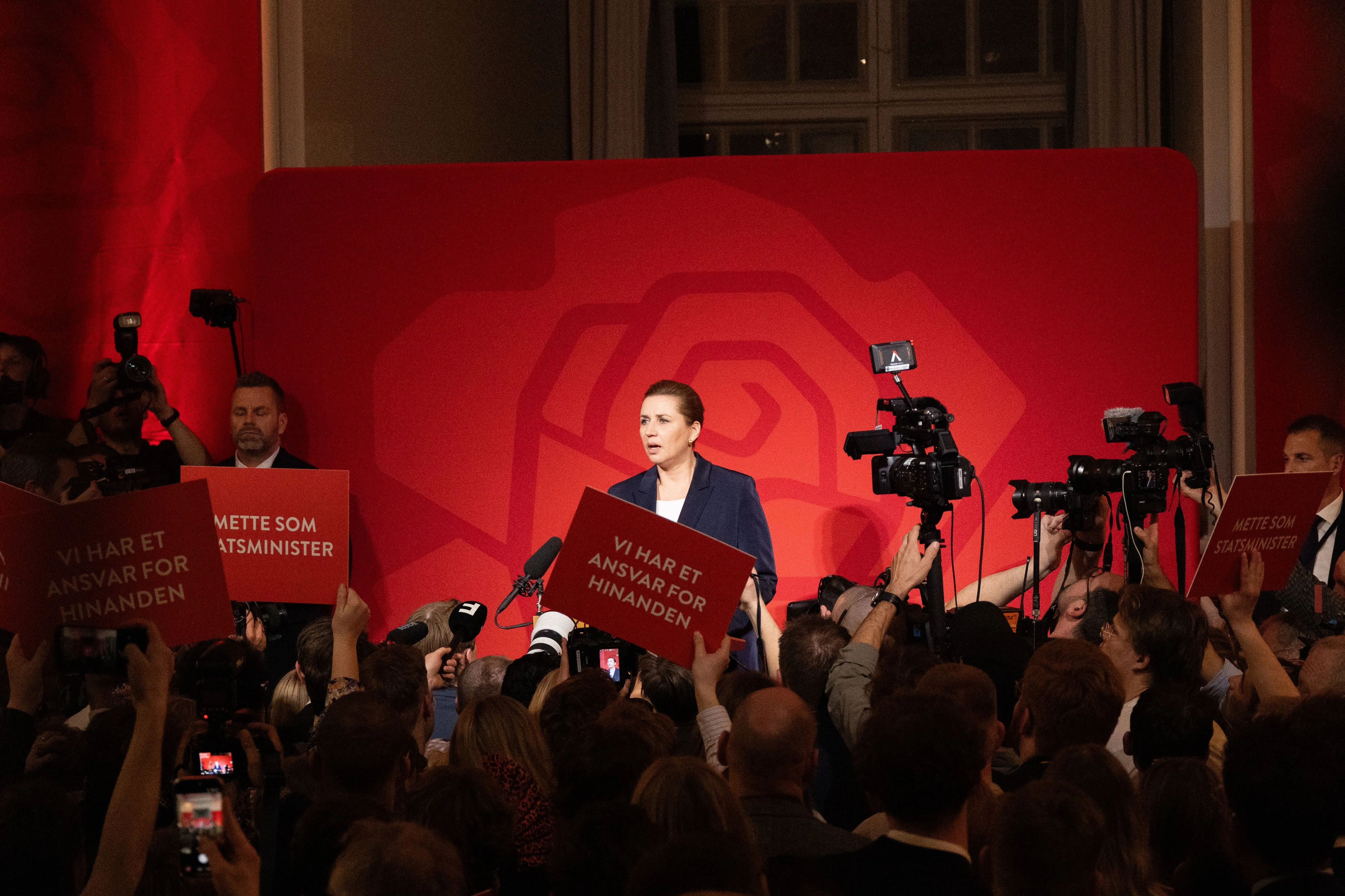 Mette Frederiksen la podium electoral după alegerile anticipate din Danemarca