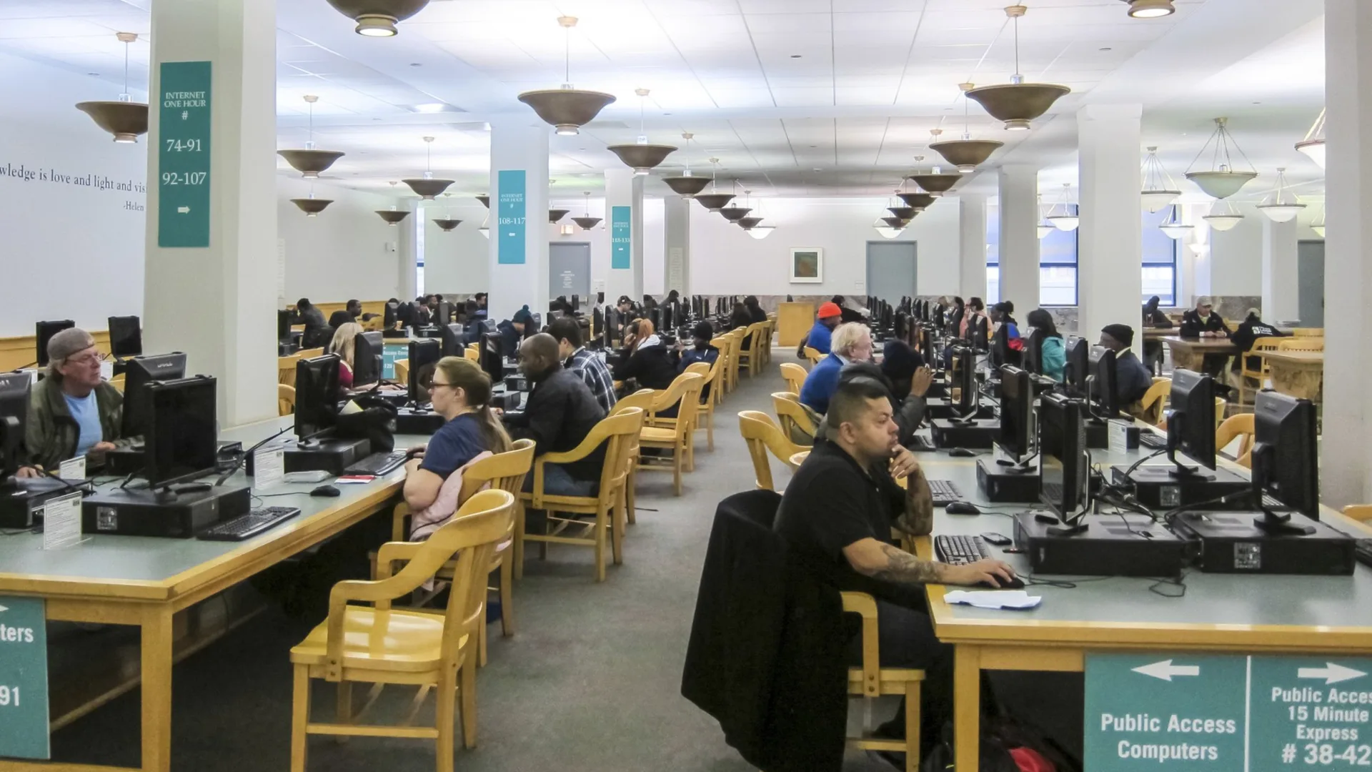 Angajați români la locul de muncă, implicare ridicată conform raportului Gallup 2026