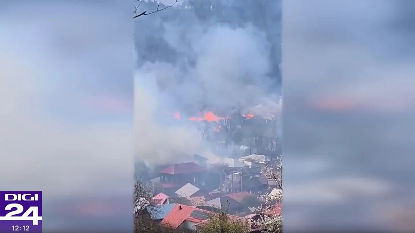 Incendiu devastator în Vrancea: 11 case în flăcări