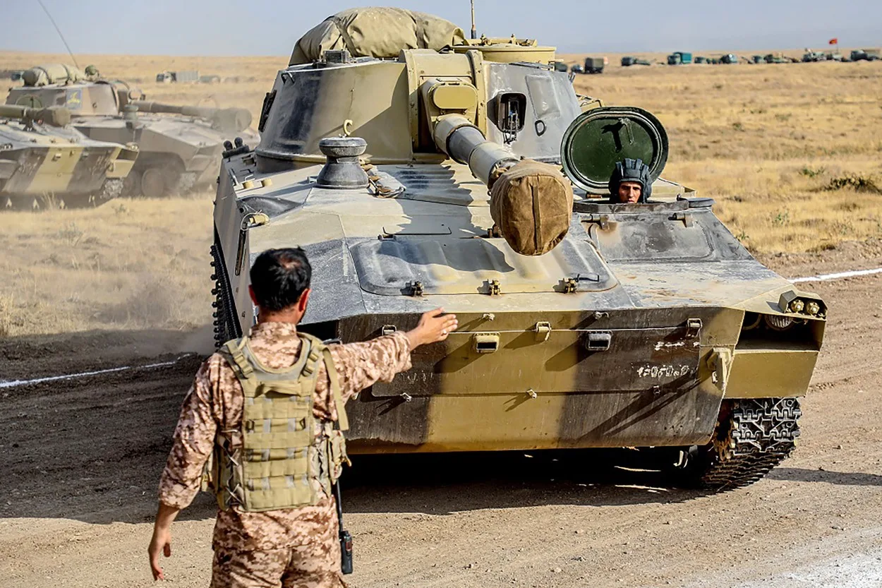 Strâmtoarea Ormuz și nave petroliere în Golful Persic lângă Iran