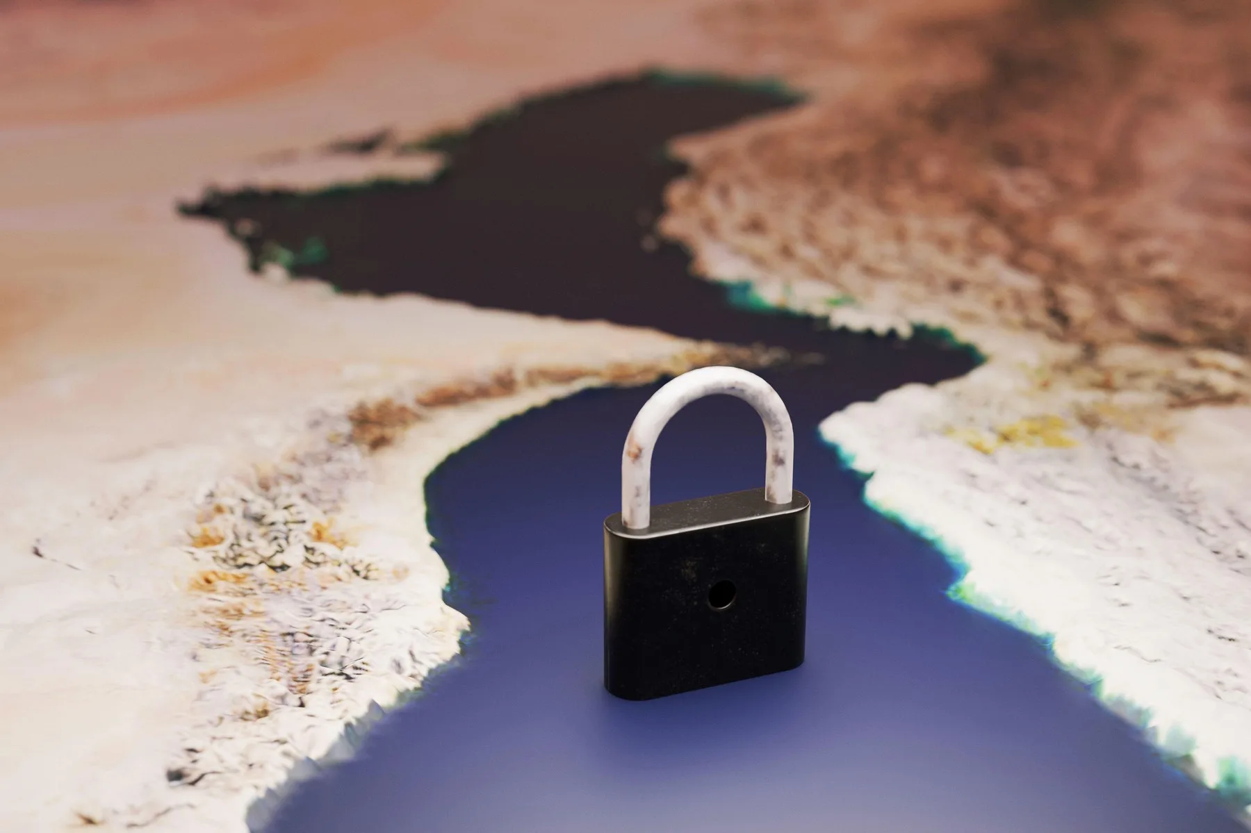 Harta Strâmtorii Ormuz cu rute de navigație și pozițiile militare iraniene