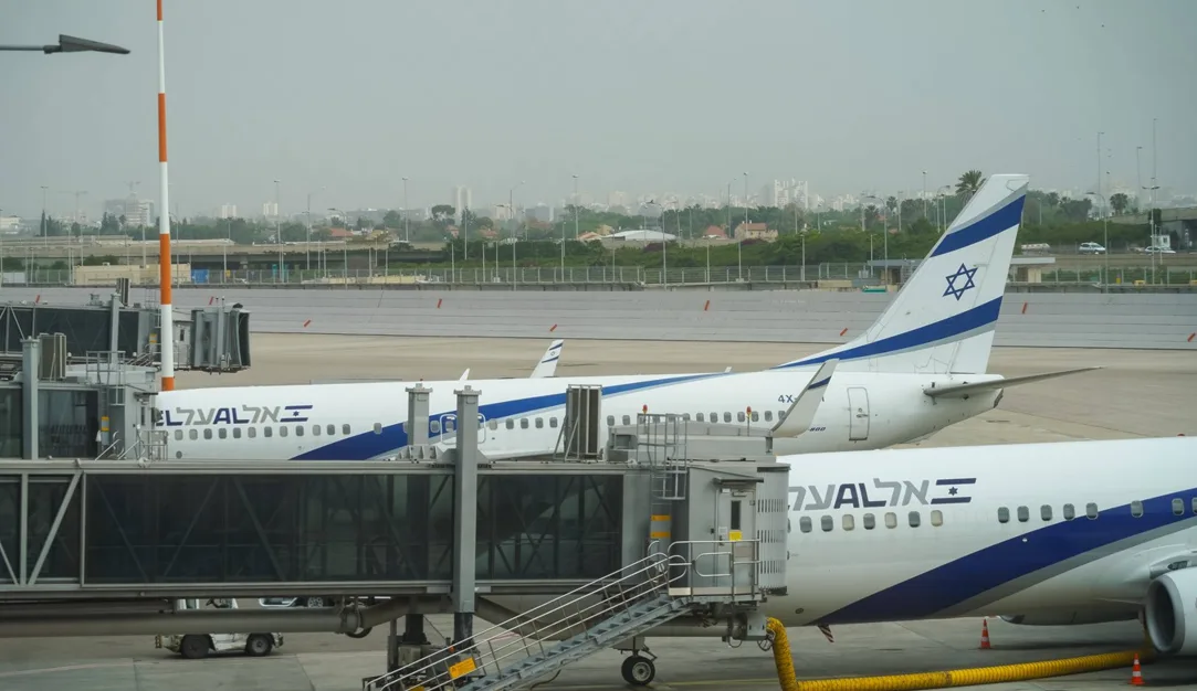 Avion de linie pe cerul Israelului după redeschiderea treptată a spațiului aerian