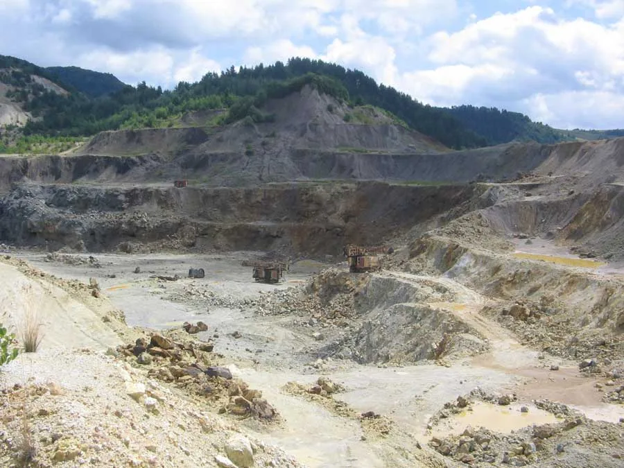 Protest al cetățenilor împotriva legii de expropriere pentru minerit în România