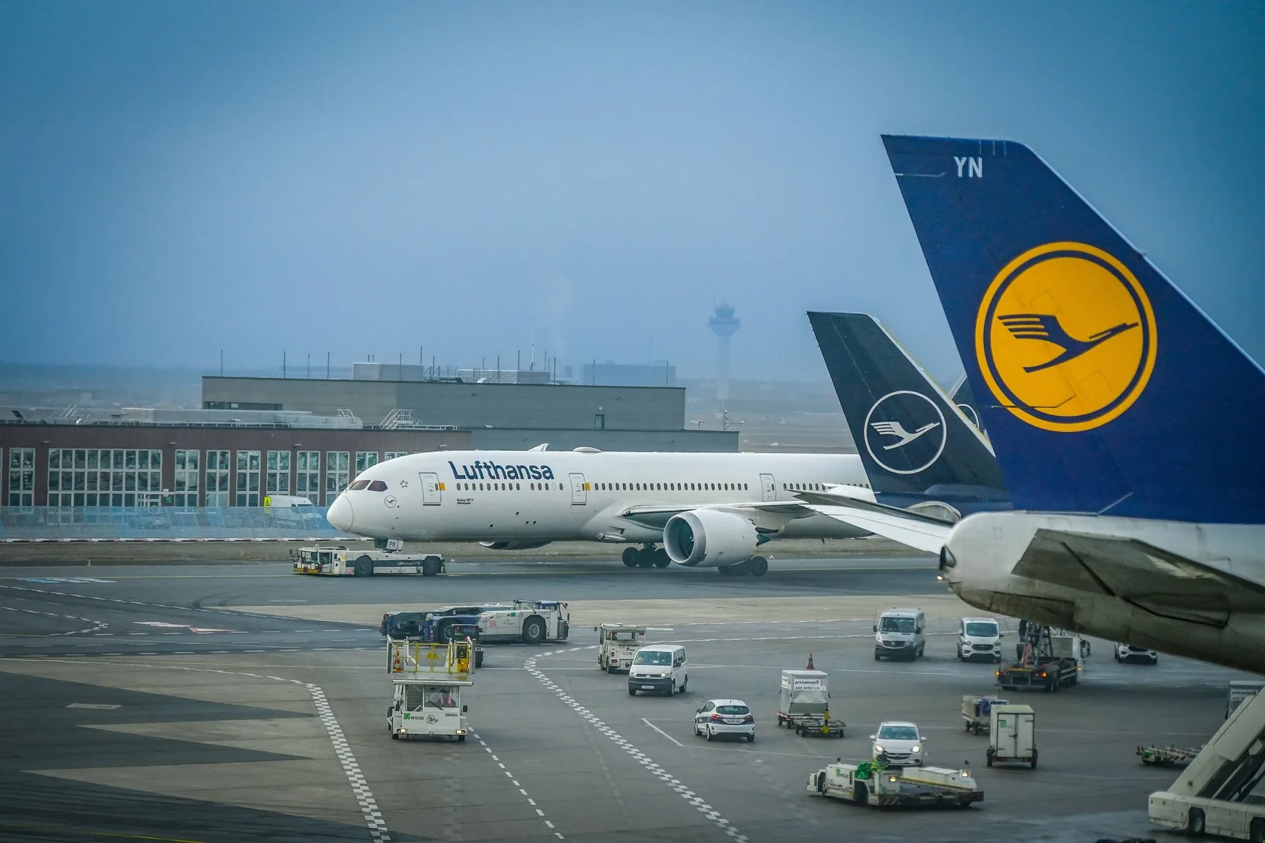 Lufthansa taie 20.000 de zboruri: ce destinații sunt afectate