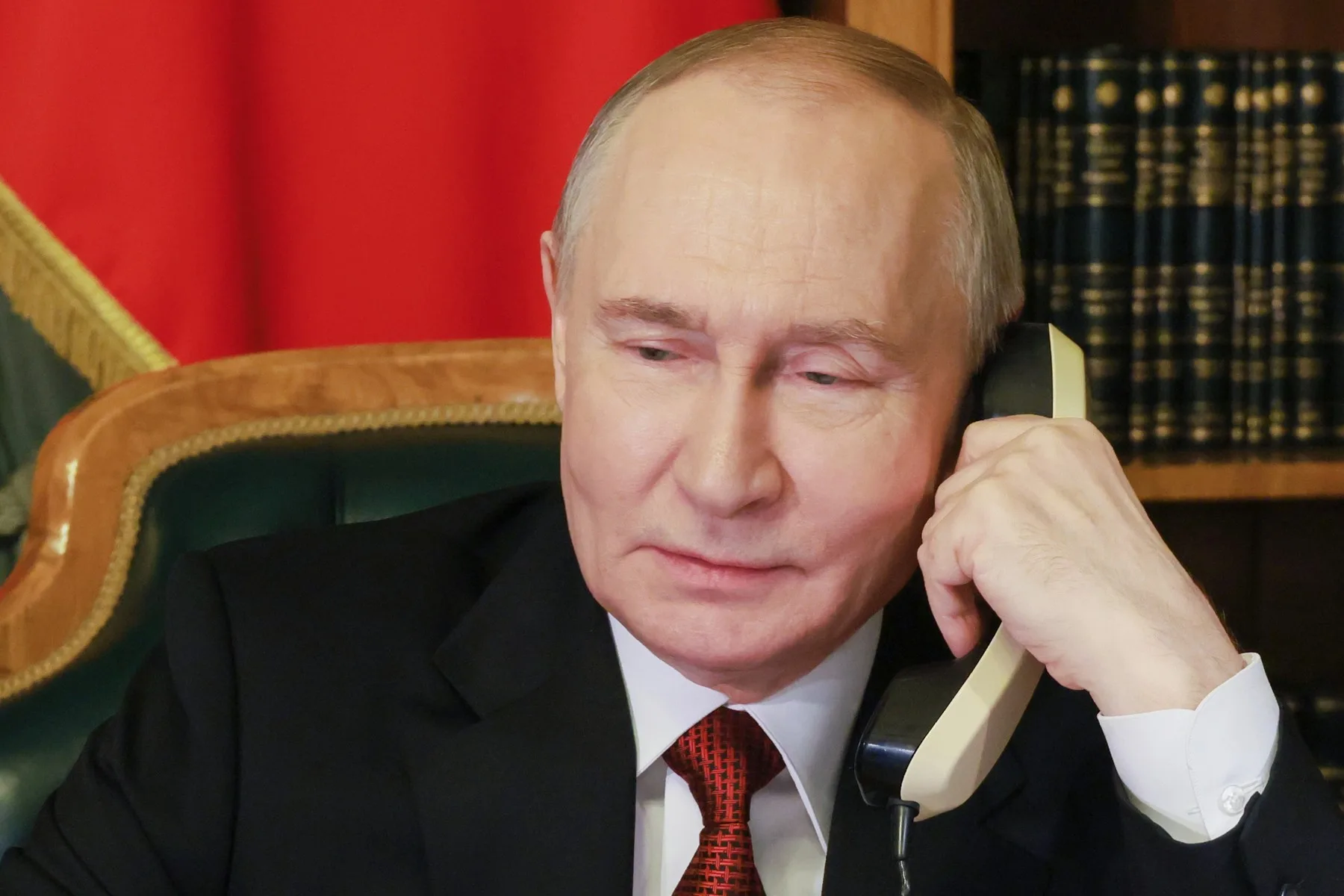 Vladimir Putin discută la telefon despre armistițiu imediat în Iran
