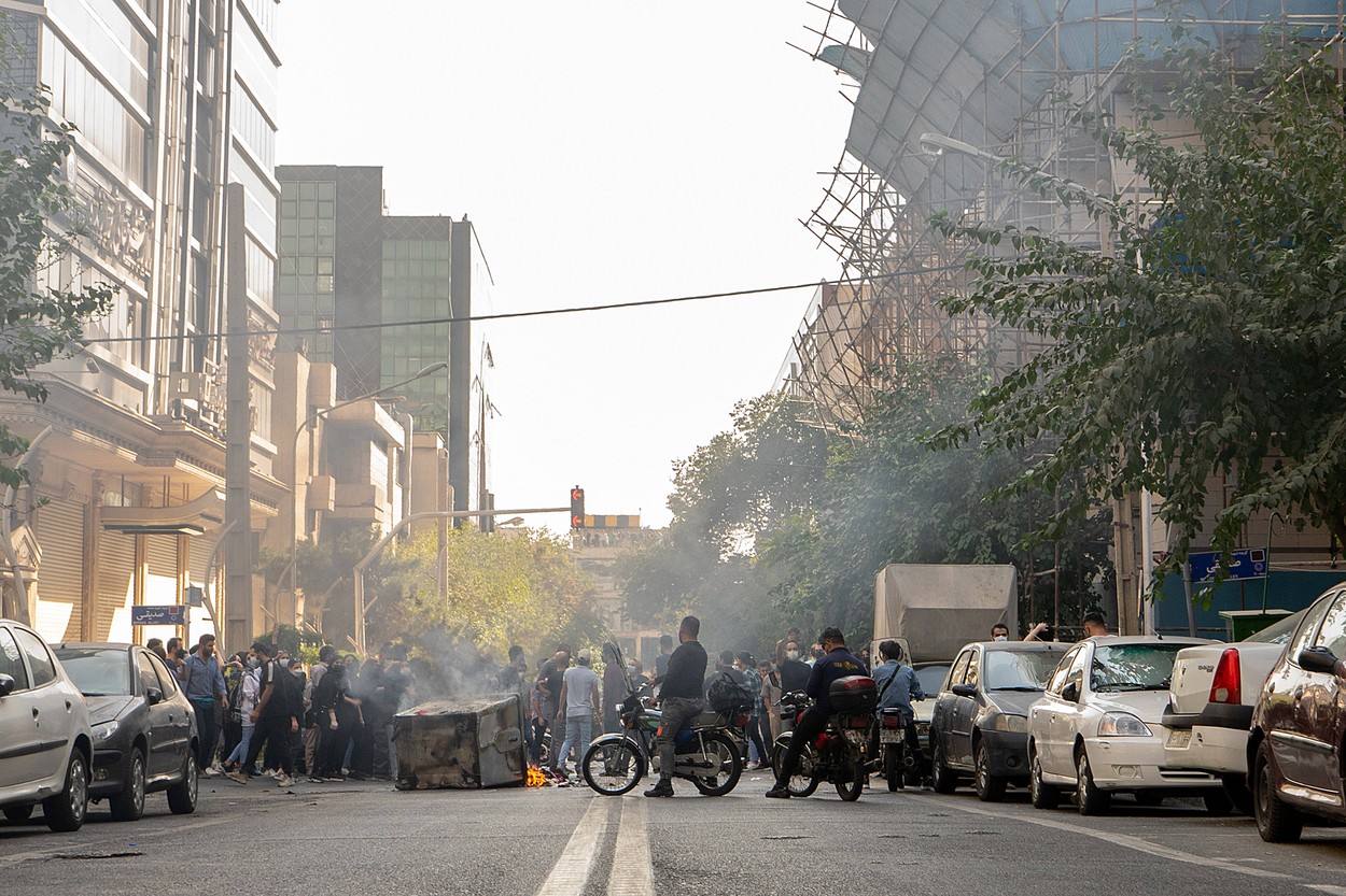Studenții din Iran nu cedează: trei zile de proteste și un avertisment de la Teheran