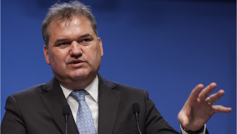 Guvernul taie 6.409 posturi din administrația centrală printr-o reformă adoptată marți