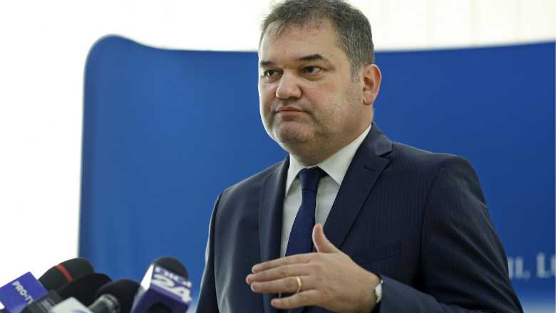 Mandatele funcționarilor publici de conducere vor fi limitate prin ordonanță de urgență