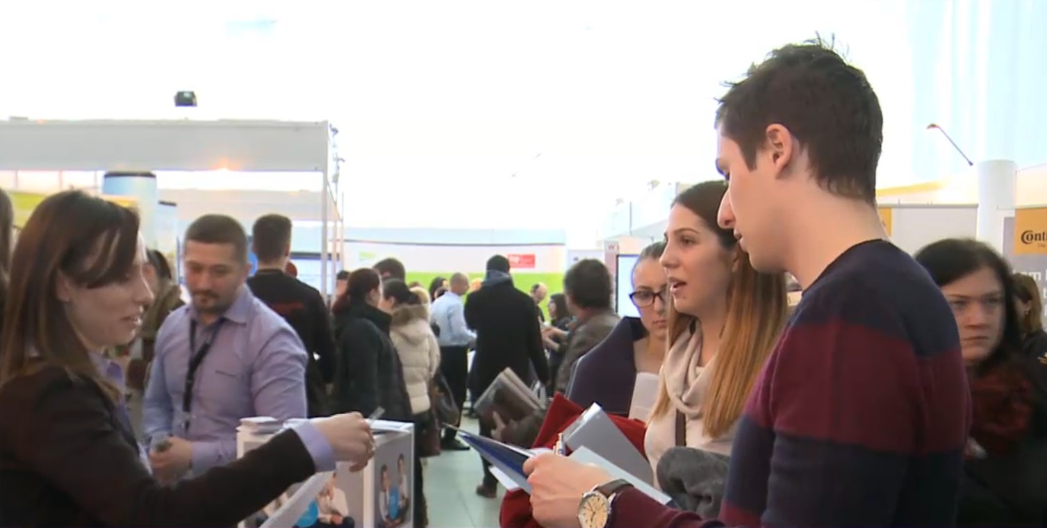 Tinerii absolvenți din Romania, in cautarea unui loc de munca potrivit