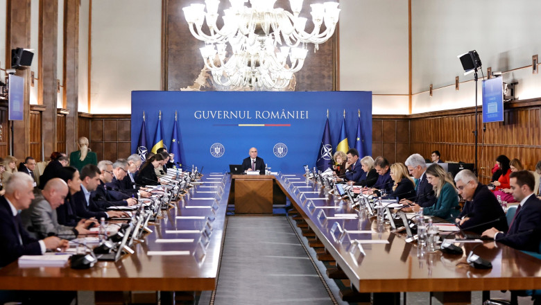 Executivul adoptă reformele în administrație și pachetul economic după luni de amânări