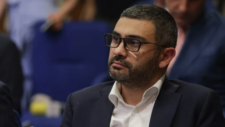 Florin Manole explicând finanțarea pachetului de solidaritate pentru cetățeni