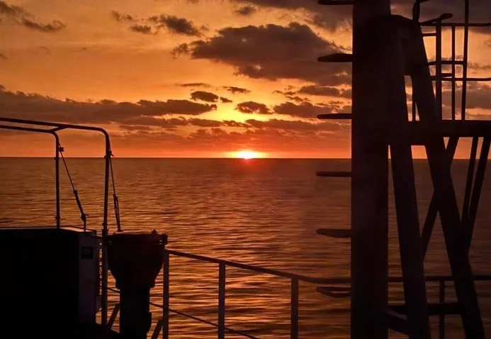 Petrolier rusesc în flăcări pe Marea Mediterană, incendiu pe navă de transport gaze