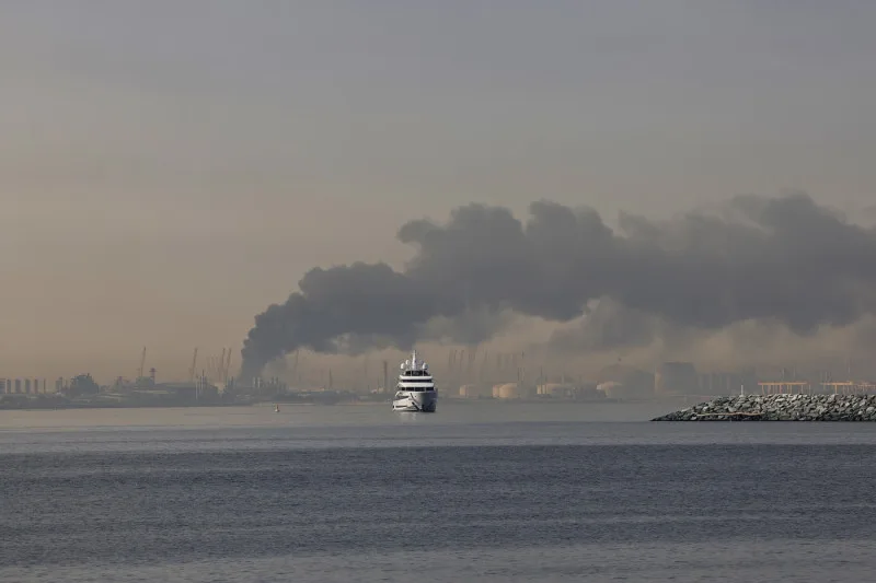 Cerul Dubaiului brăzdat de rachete și drone în timpul atacurilor Iranului