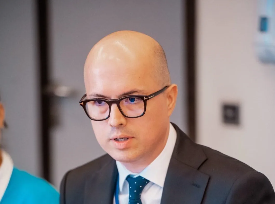 Steaguri europene și hartă România, fonduri SAFE pentru apărare și securitate