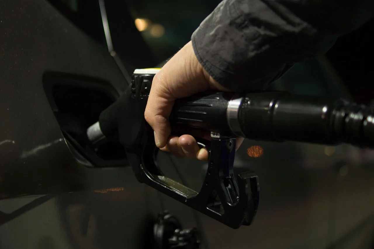 Stație de carburant cu prețul motorinei afișat la 9,5 lei pe litru în România