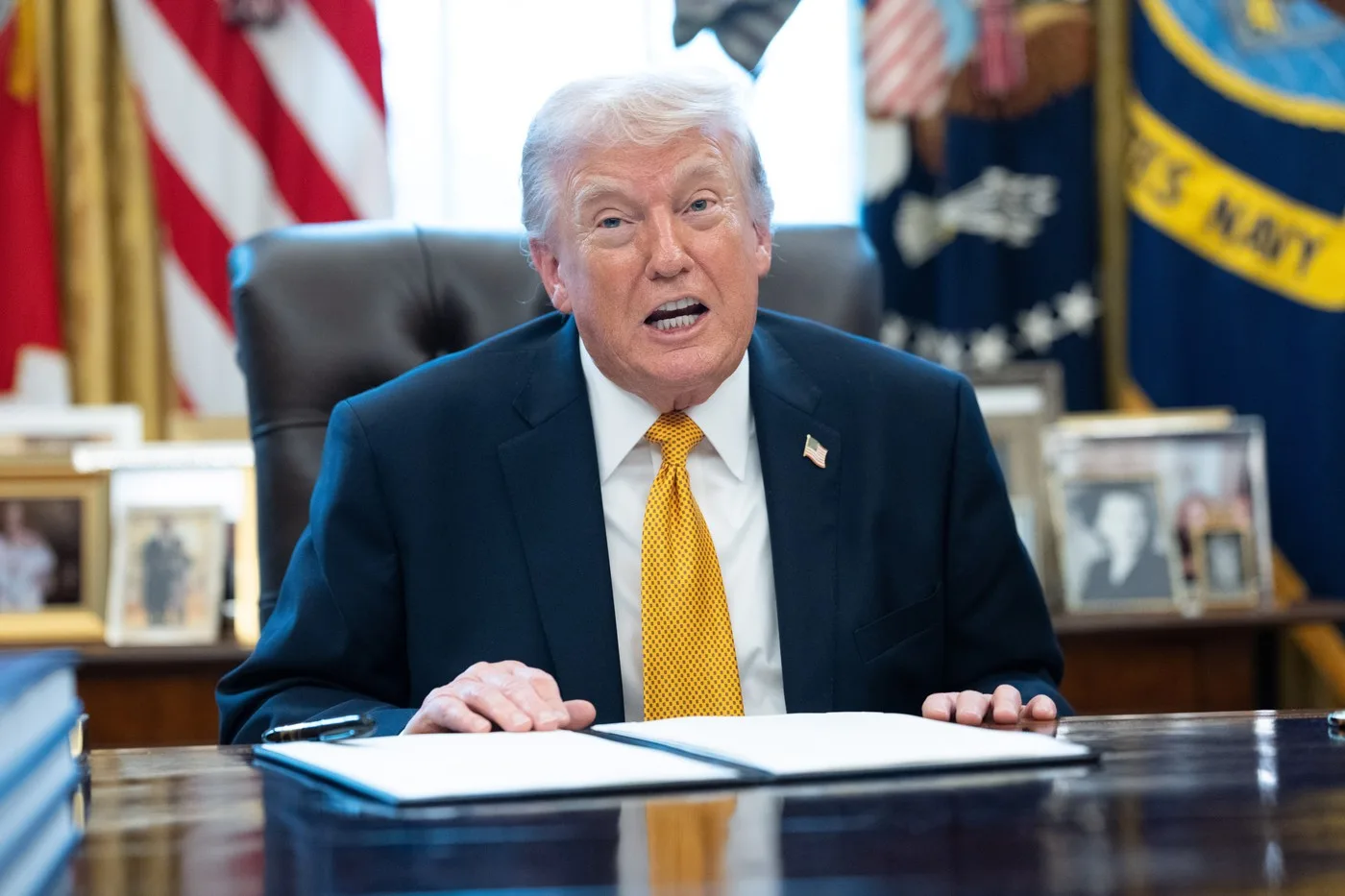 Strâmtoarea Ormuz cu tancuri petroliere și trafic naval intens în Golf