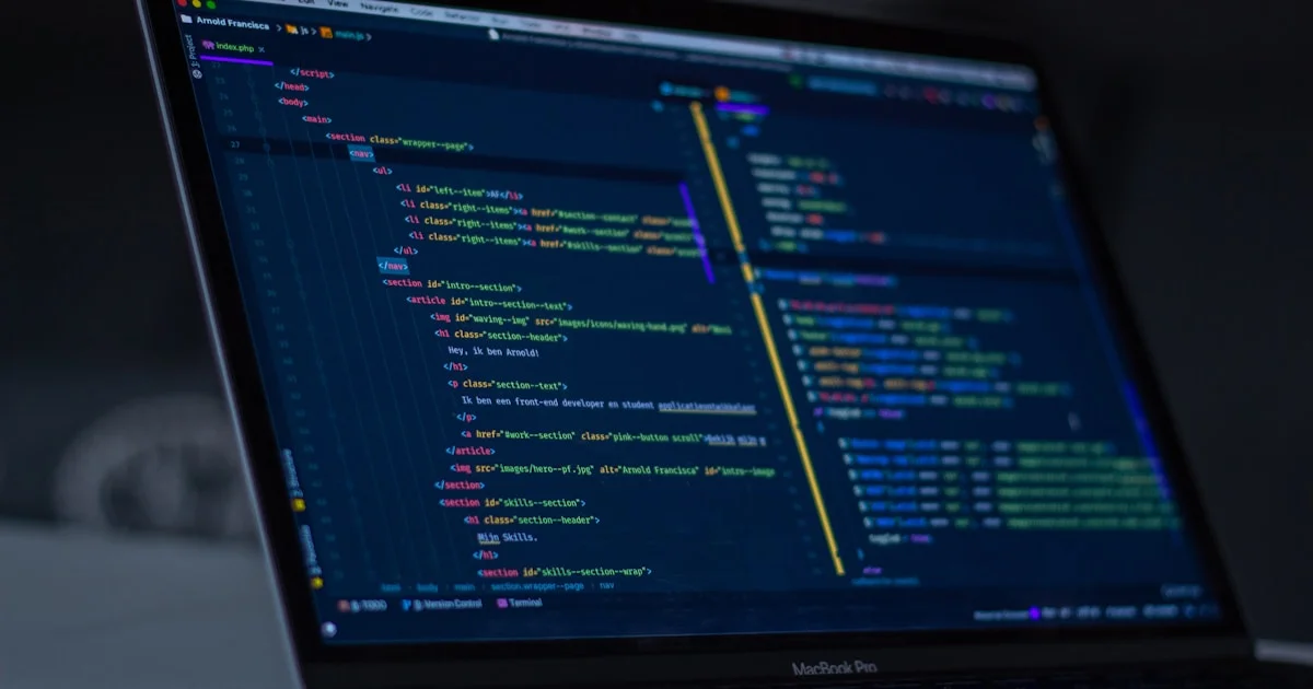 Ecran de terminal afișând instrucțiunile interne scurse ale asistentului AI Claude Code de la Anthropic