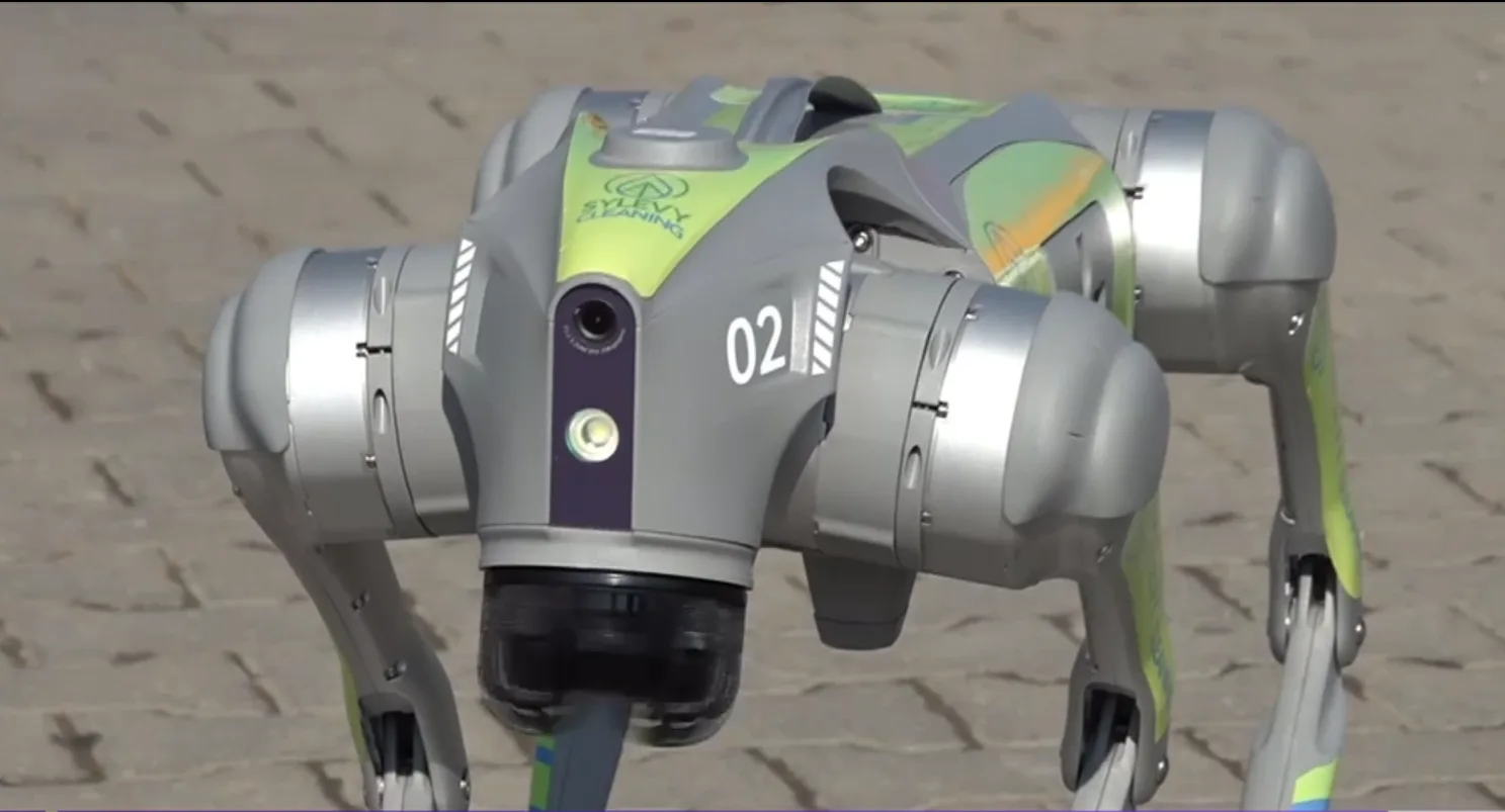 Roboți cu inteligență artificială folosiți la curățenia stradală în Târgu Mureș