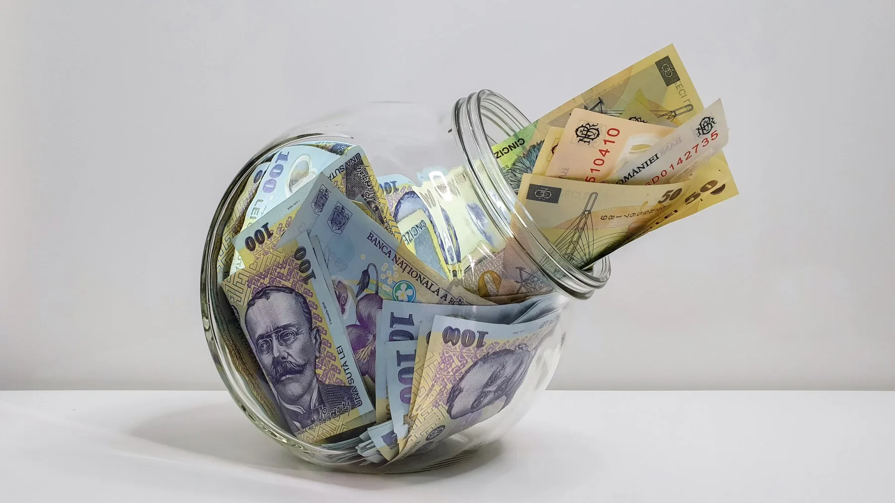 TEZAUR iulie 2026: dobânzi de 7,15% pentru români
