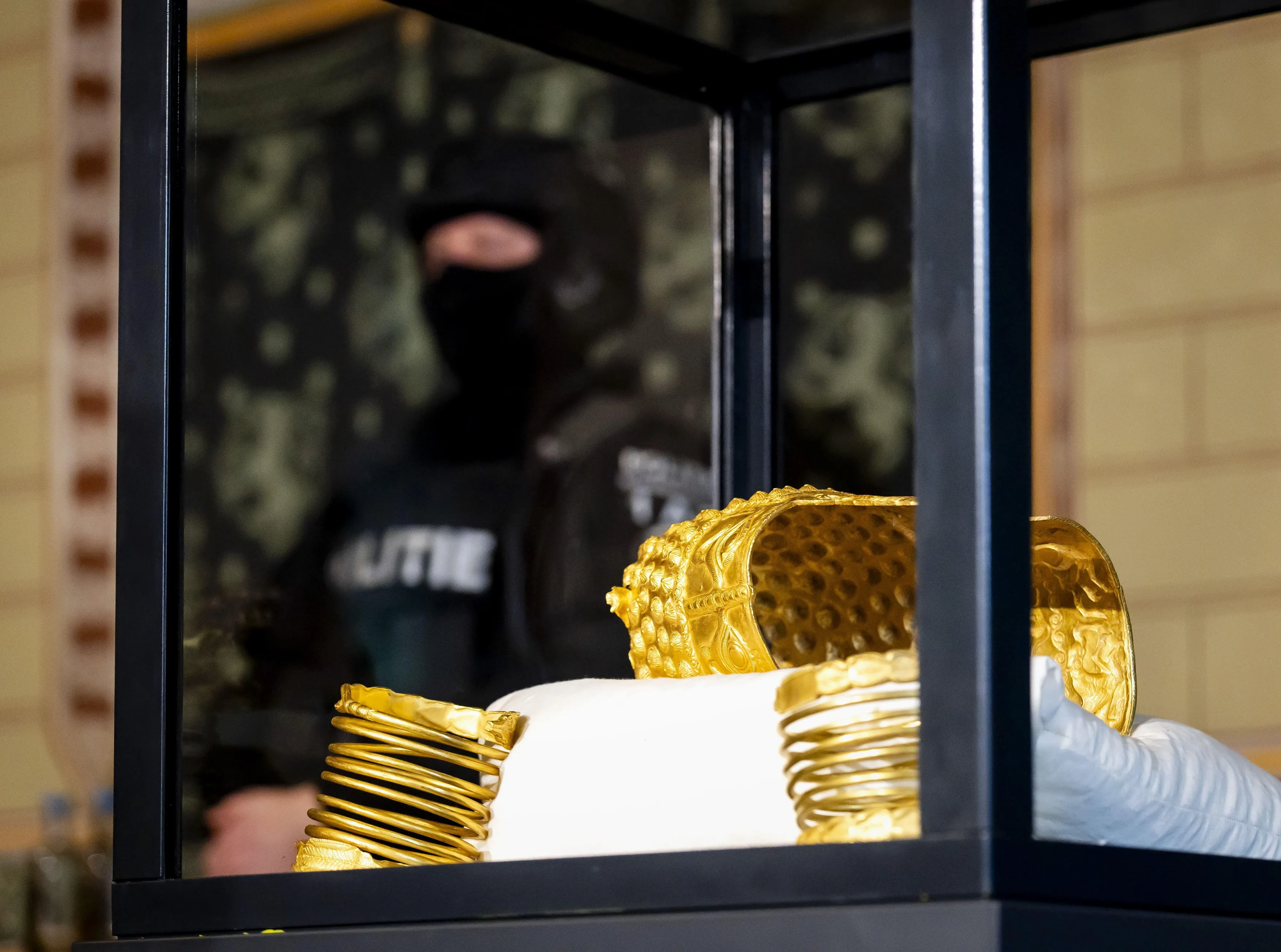 Coiful de la Cotofenești din aur, parte a tezaurului dacic recuperat din Olanda