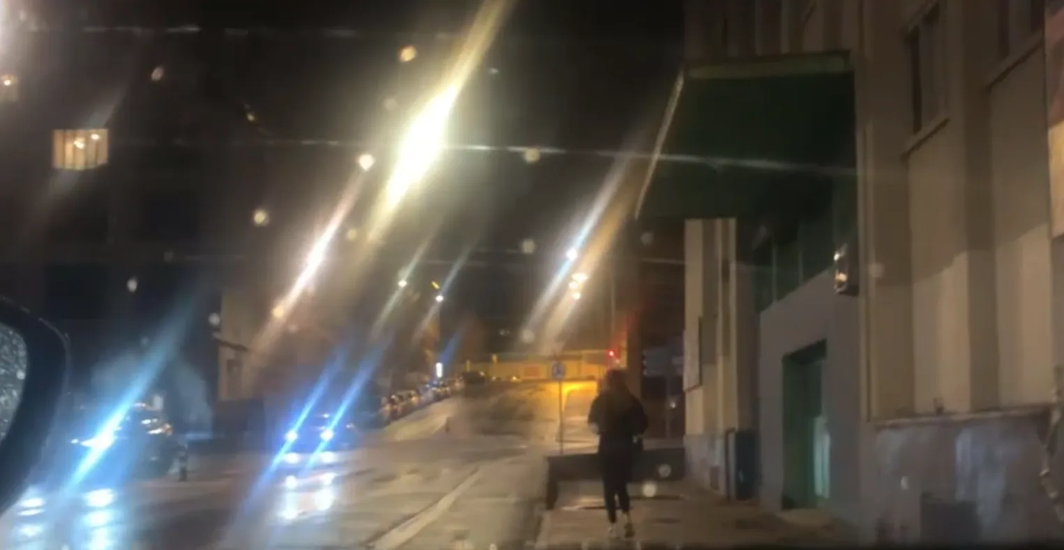 Femeie tânără vulnerabilă, victimă a traficului de persoane în România