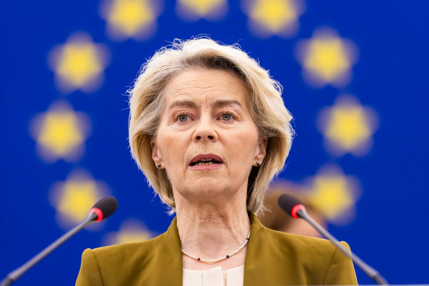 Ursula von der Leyen la tribuna Comisiei Europene discutând criza din Iran