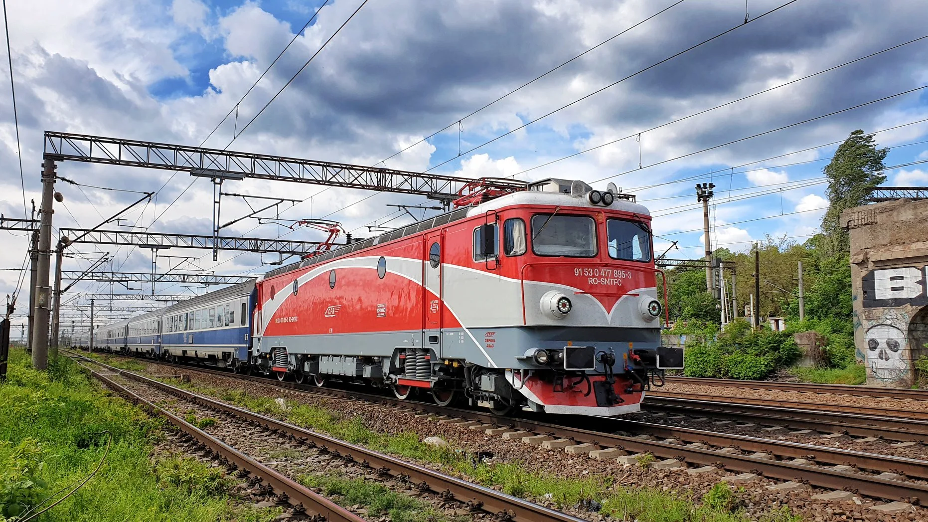 Trenuri noi CFR oprite pe linii în Gara Obor din București