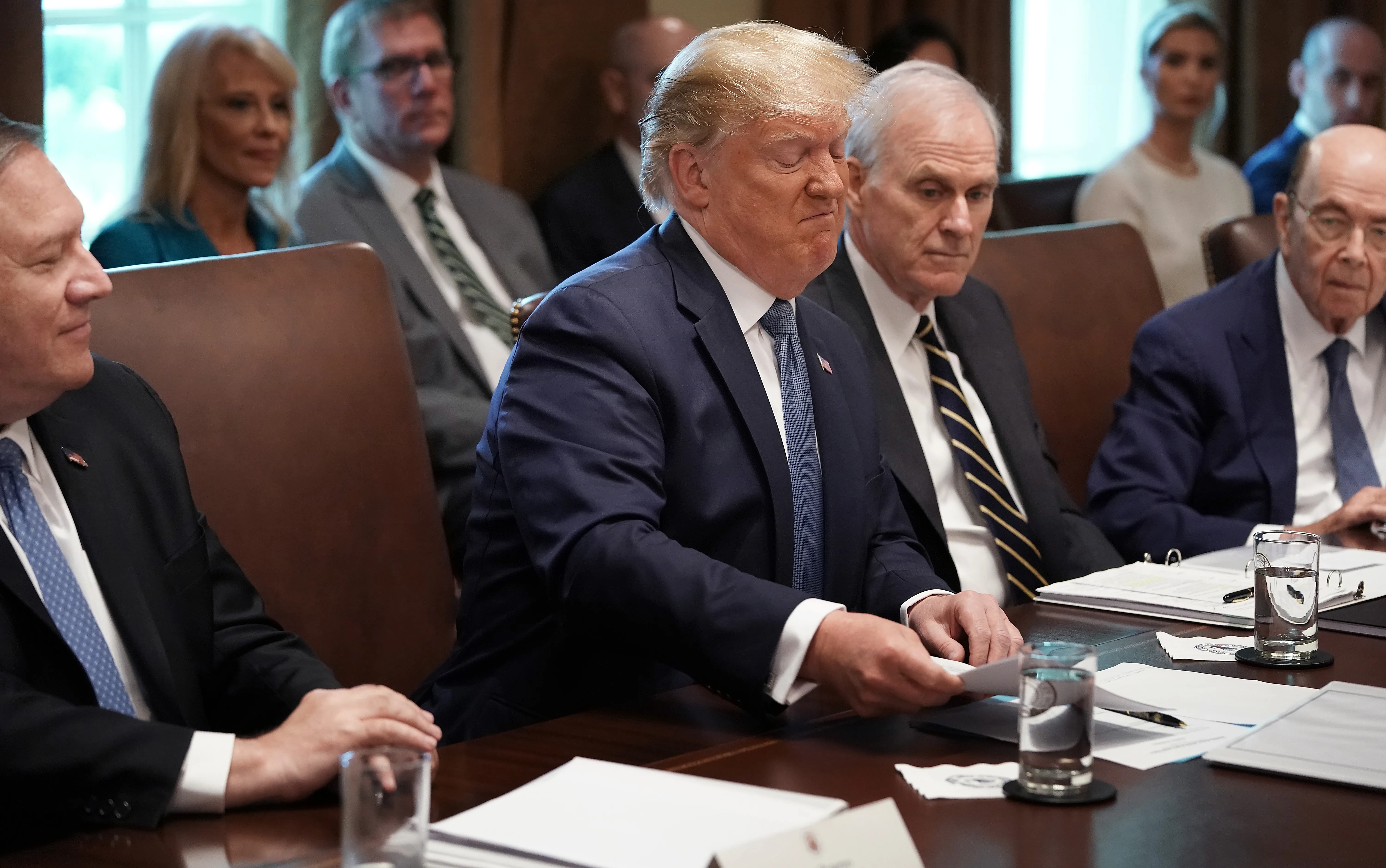 Trump anunță că oscilează între acord cu Iranul și reluarea războiului