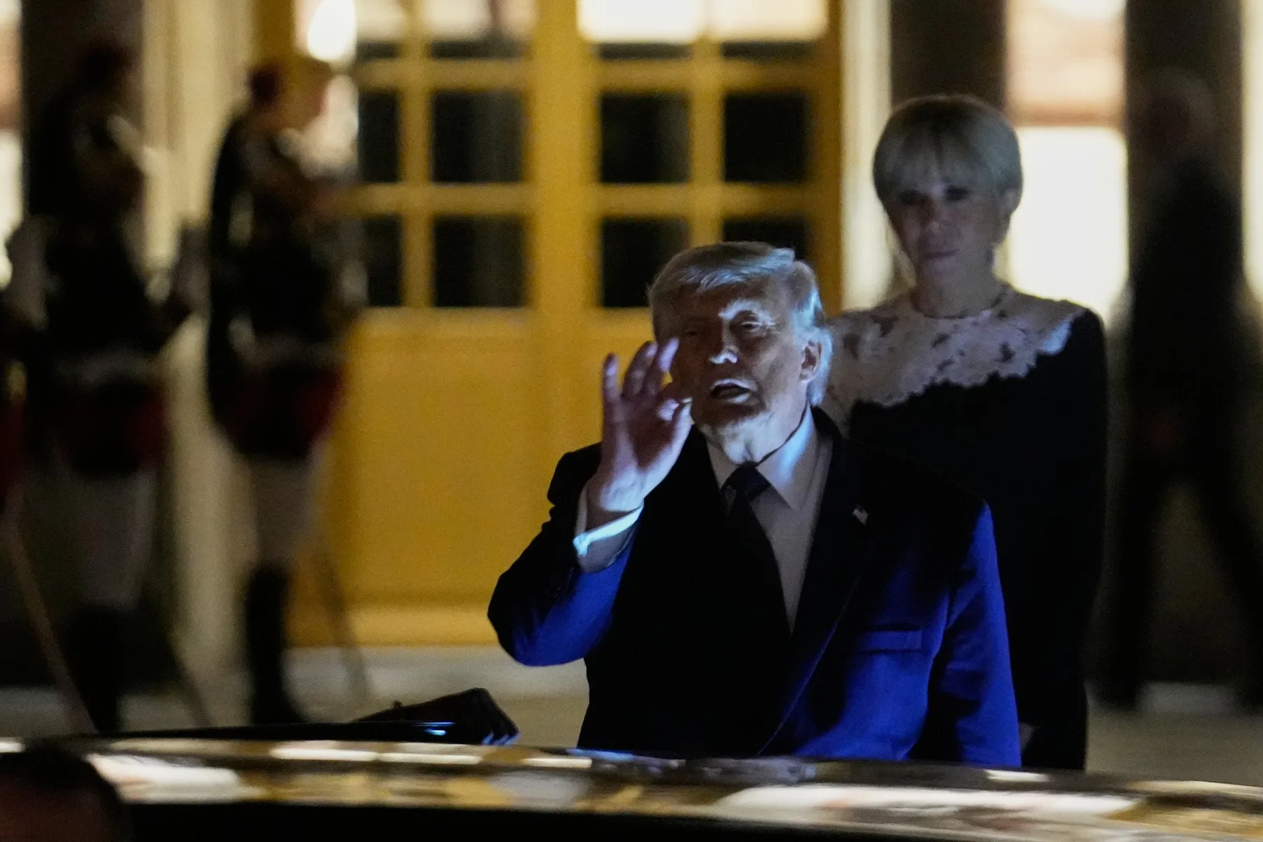 Trump a semnat memorandumul SUA-Iran la cina de la Versailles