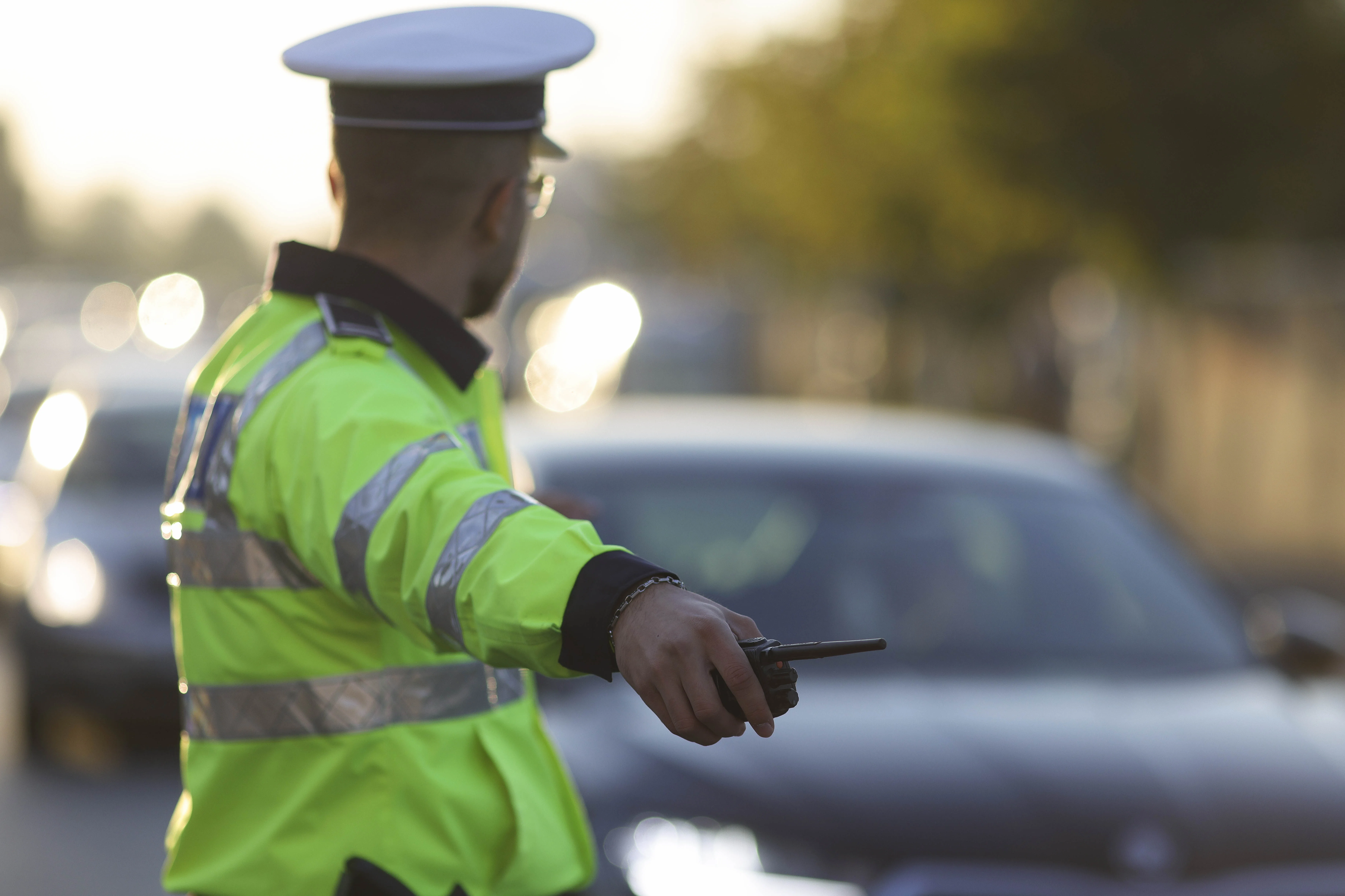 Mașină de poliție oprită la control rutier pe un bulevard din Cluj-Napoca