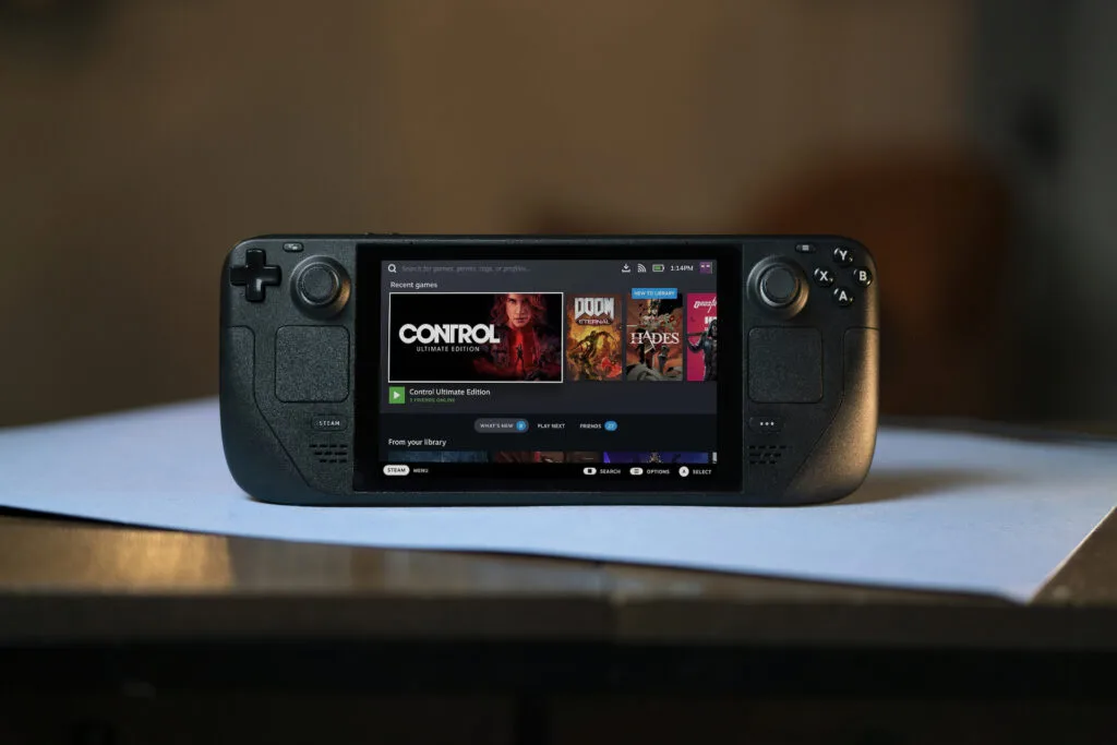 Valve scumpește Steam Deck: consola portabilă revine în stoc