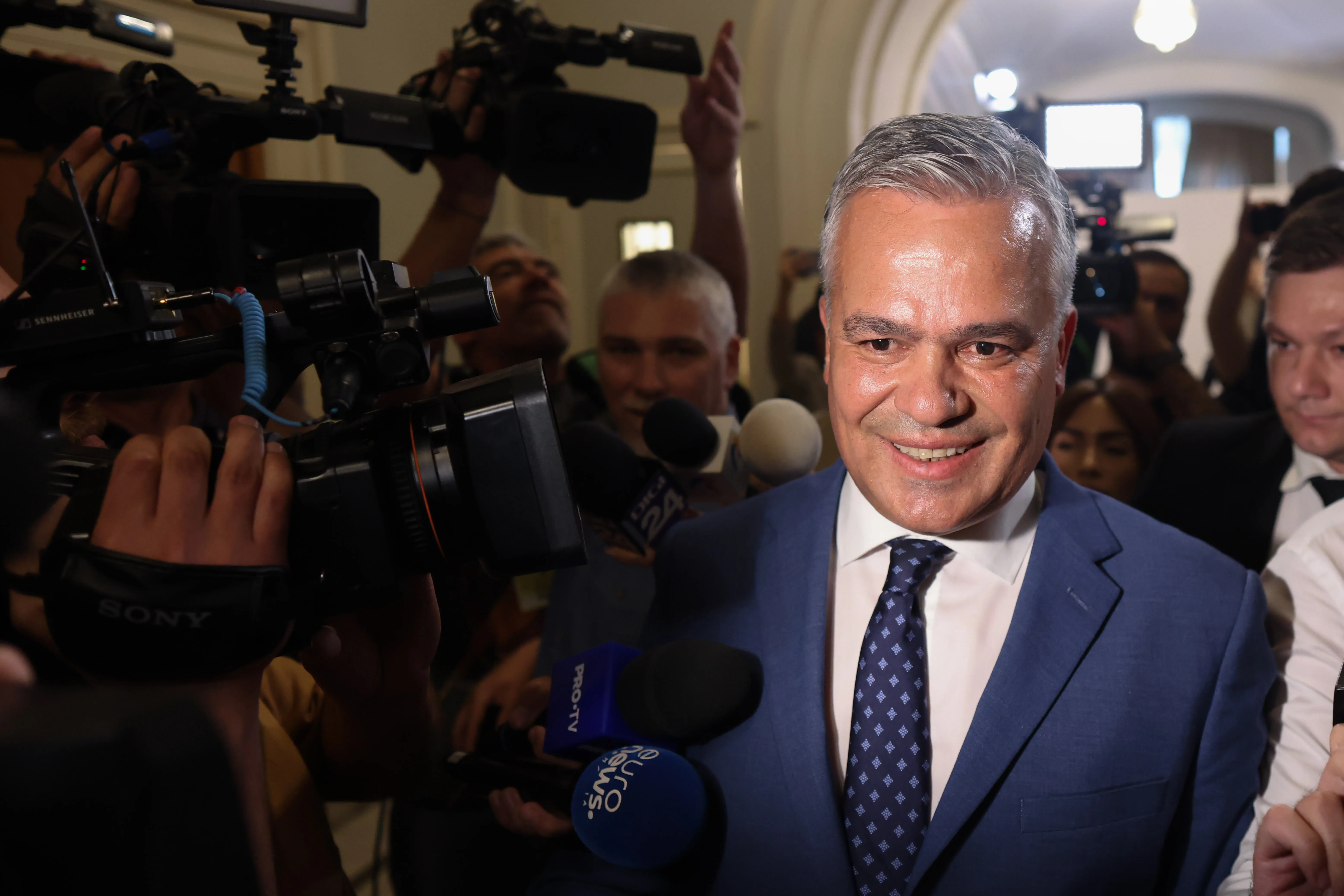 Veștea fără majoritate: PSD ezită, PNL convoacă Congres extraordinar