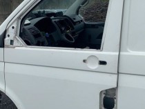 usa-goala-stanga-sofer-volkswagen-transporter-2519-tdi