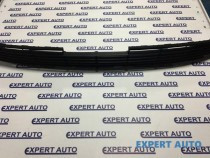 grila-bara-fata-centru-universal-universal