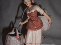 bibelou-vechi-din-portelan-taranca-cu-cobilita-pictat-big-0