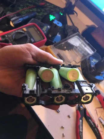 reparatii-acumulatoribaterii-masini-de-gaurit-dewaltboschetc-big-1