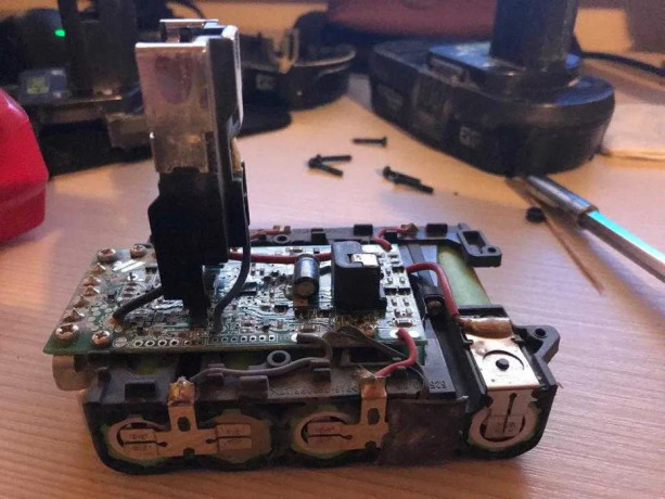 reparatii-acumulatoribaterii-masini-de-gaurit-dewaltboschetc-big-2