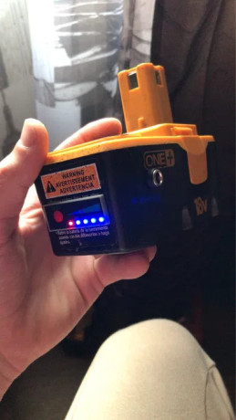 reparatii-acumulatoribaterii-masini-de-gaurit-dewaltboschetc-big-4