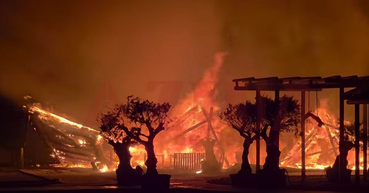 Incendiu pe Plaja H2O: două beach bar-uri au ars