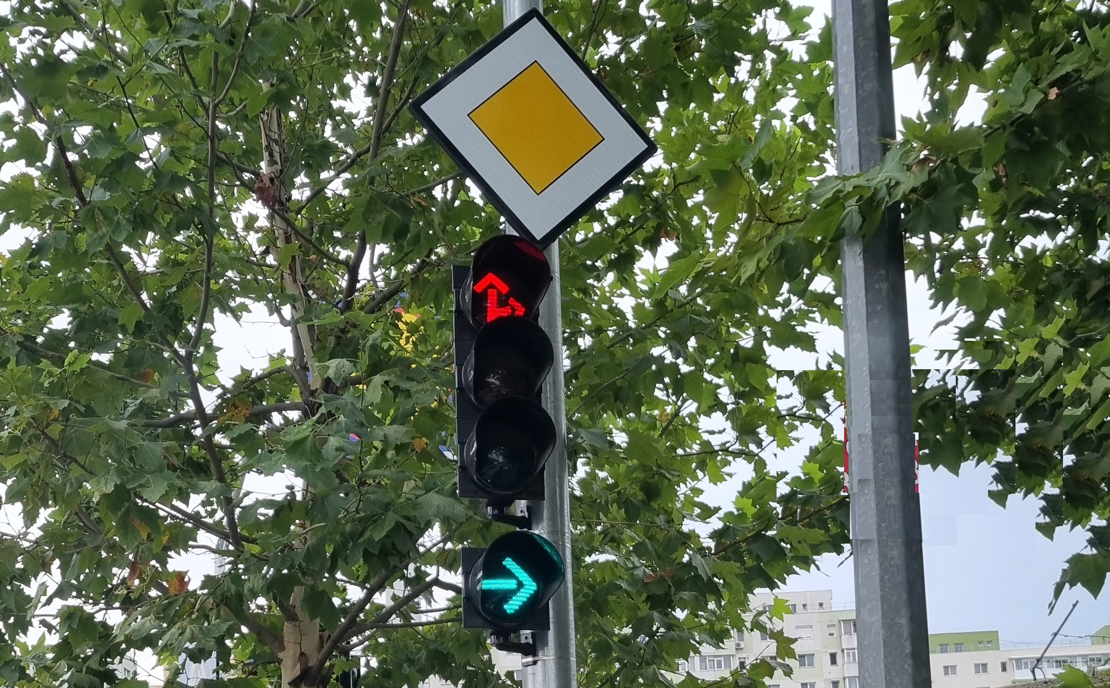 Ce nu știu șoferii despre semafor: amenzi și reguli ignorate